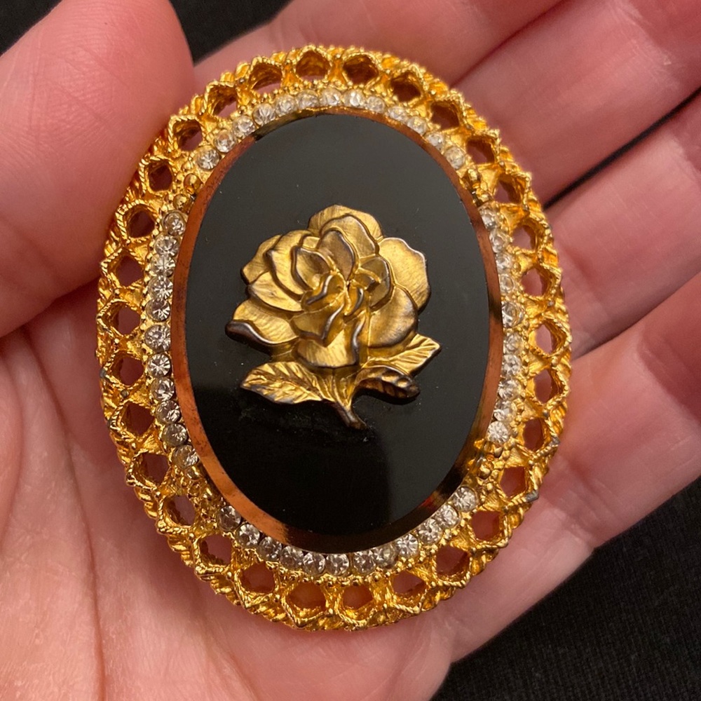 VINTAGE Brooch Signed by CELEBRITY NY.